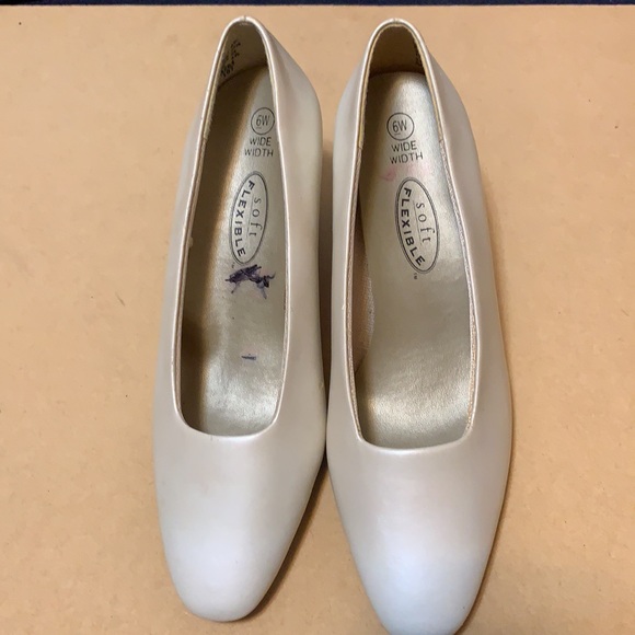 I ❤️Comfort leather WHITE PUMPS HEELS SZ 7.5 BRAZIL VINTAGE RETRO I LOVE COMFORT - Picture 2 of 16